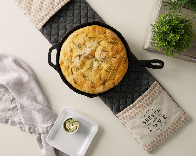 Double oven mitt layed out as a trivet.